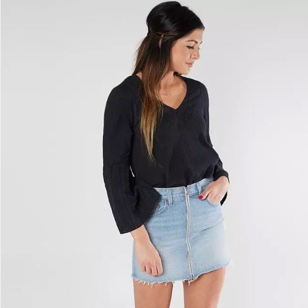 Levi’s Frayed Denim Skirt Zip Front Size 29